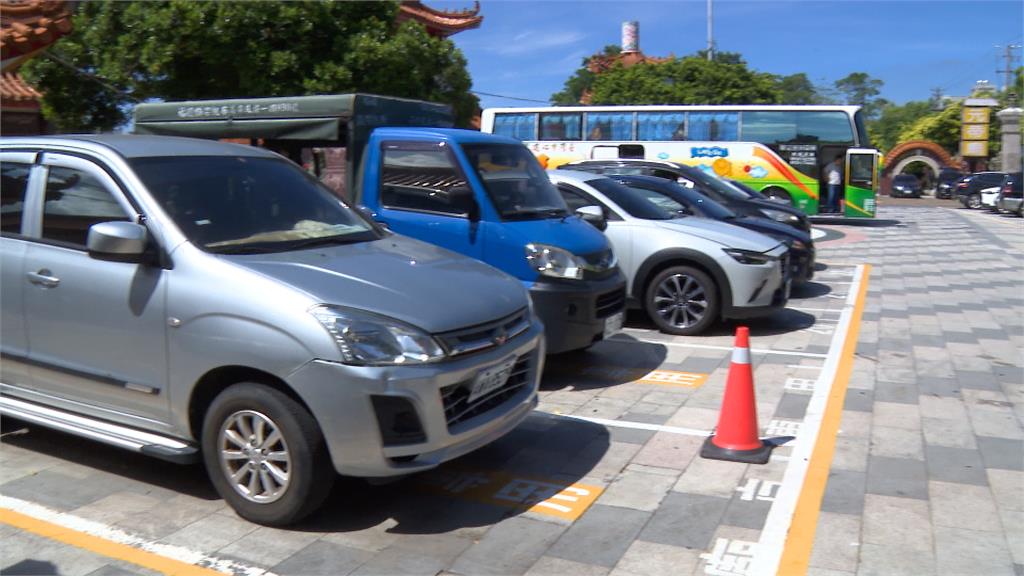 玩太嗨錯過打烊時間！　遊客車輛受困停車場