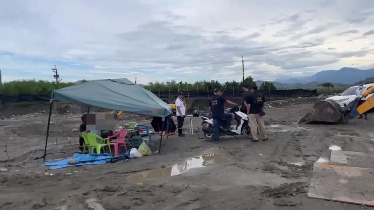 盜採砂石海撈3億！高雄農地遭挖成「大峽谷」2人羈押