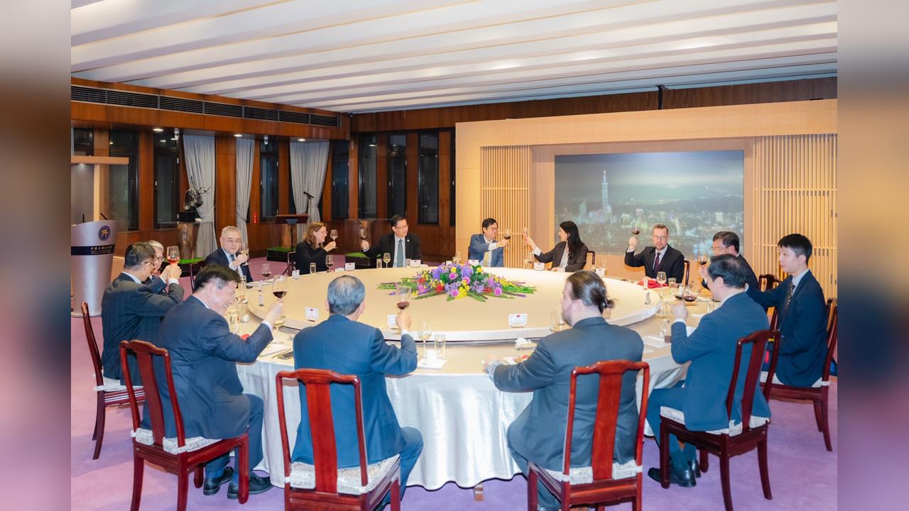 快新聞/設宴款待艾達莫娃訪團 林佳龍:深化台捷經貿、科技等多面向合作