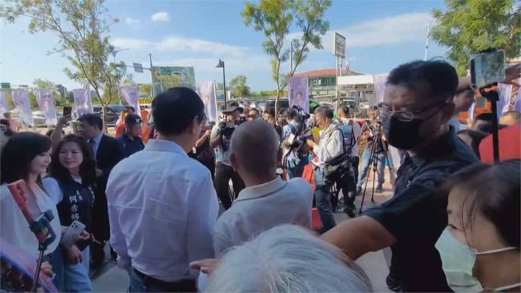 郭台銘現身苗栗連署站喊：在野團結　引用金庸小說「俠之大者　為國為民」