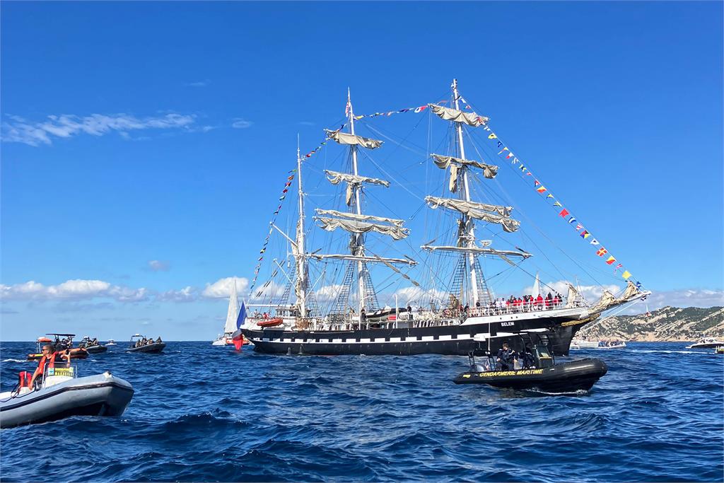 奧運聖火即將抵達法國！地中海上航行12天　百年帆船「貝倫號」從希臘航向馬賽
