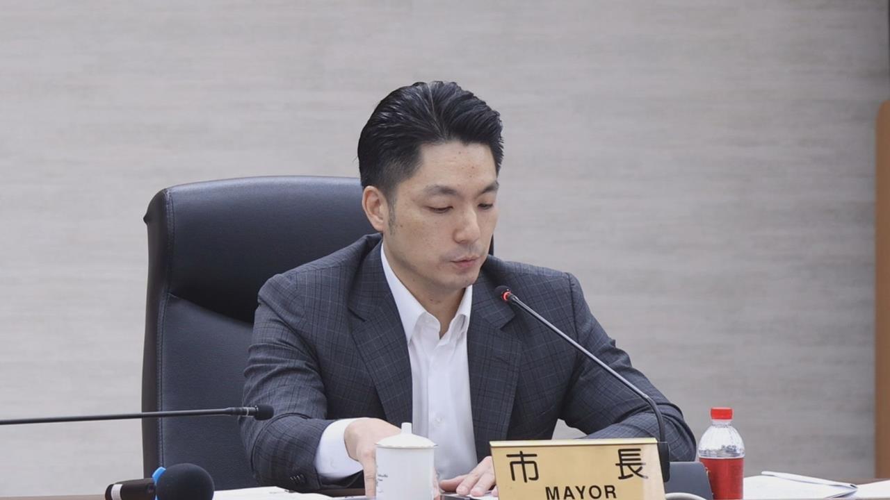 蔣萬安宣布育兒減工時計畫　網酸：然後父母就會被資遣