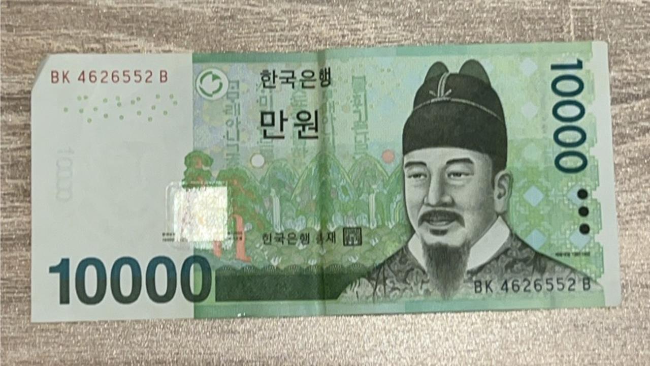 垃圾袋塞滿「59萬現金」男拾金不昧報警！半年無人領鉅款主人竟變他…