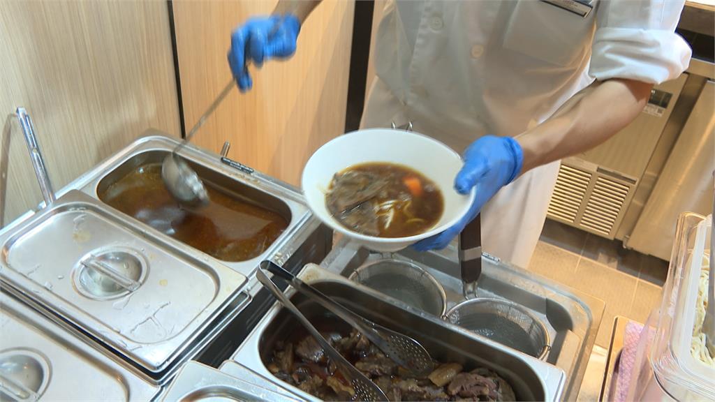 松機新貴賓室主打台灣味！　台式牛肉麵、鹹豆漿都吃的到