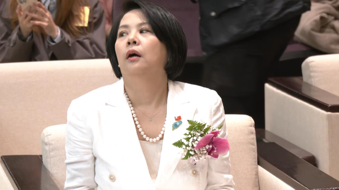 李貞秀國籍爭議多　黃國昌幕僚掃街遭民眾怒嗆