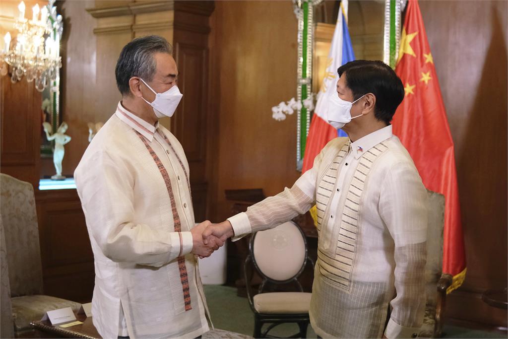 快新聞／菲律賓新任總統會見王毅　小馬可仕：堅持一個中國、願友好解決南海問題