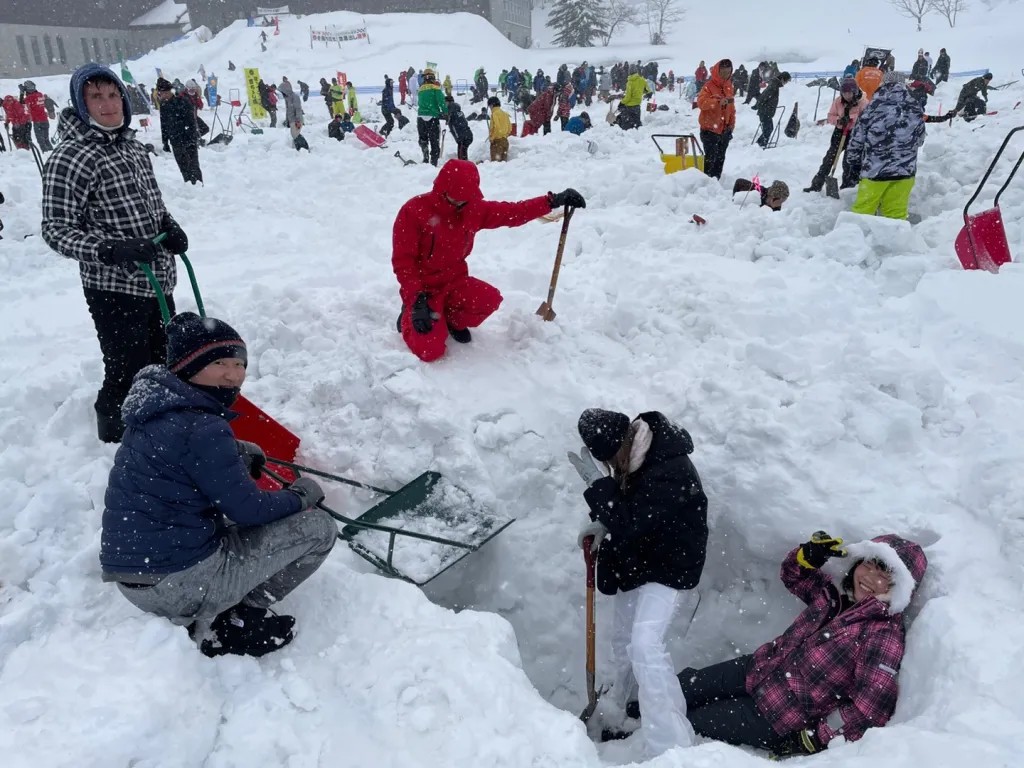 冬季活動尾聲！　北海道乘船賞流冰　山形縣辦挖雪大賽