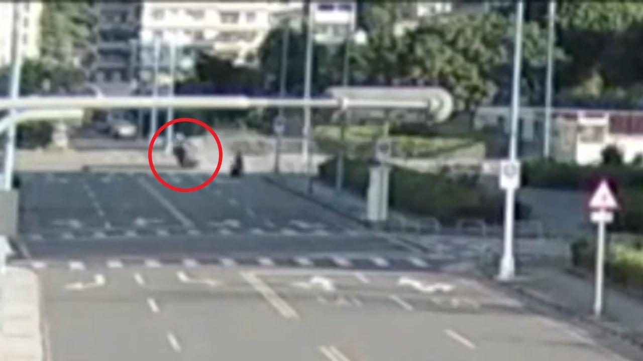 快新聞／錯上加錯！八里1男疑毒駕翻車「撞死無辜路人」　送醫治療竟趁隙逃逸