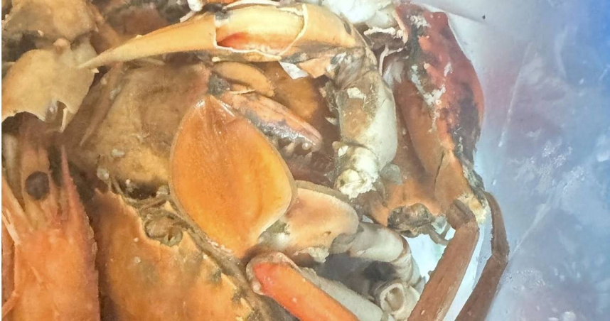 代客料理清蒸螃蟹竟變水煮！他傻眼「跟ㄆㄨㄣ一樣」　店家回應了