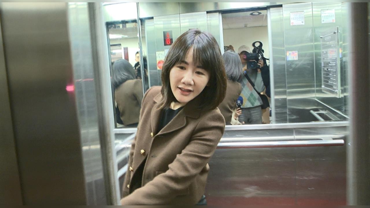 選到底？進電梯突又開門　謝衣鳯：被提名就盡全力