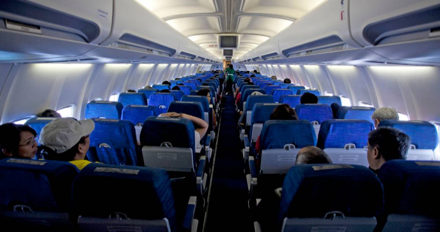 機長、副機長不能吃同款飛機餐！一票人曝「搭機冷知識」：別問機師路怎麼走