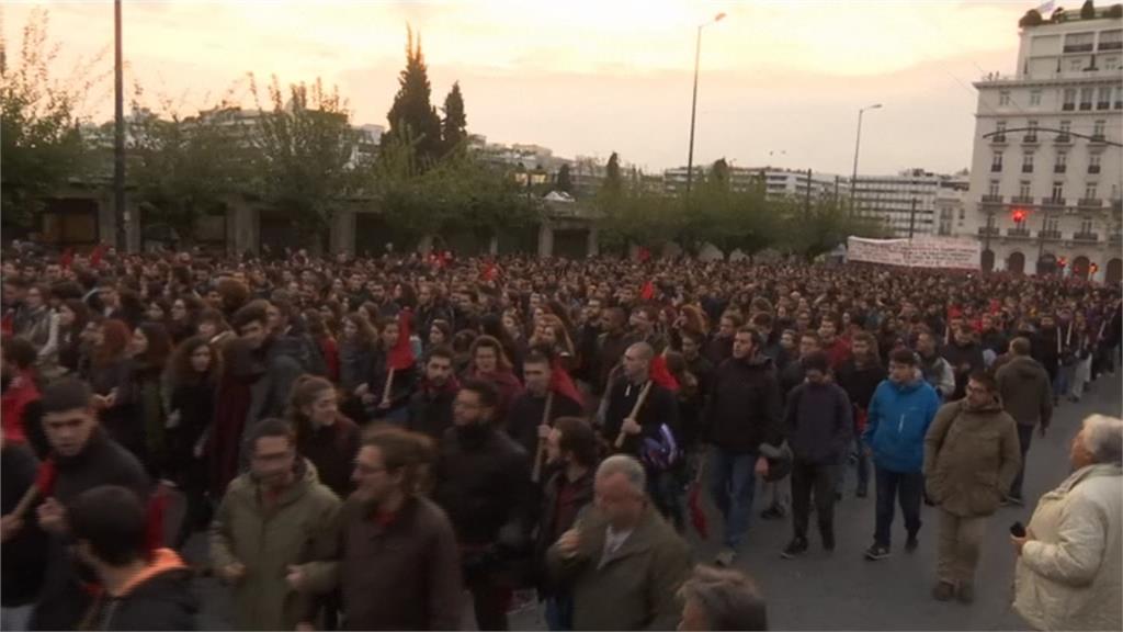 紀念希臘學運45週年 雅典爆警民衝突