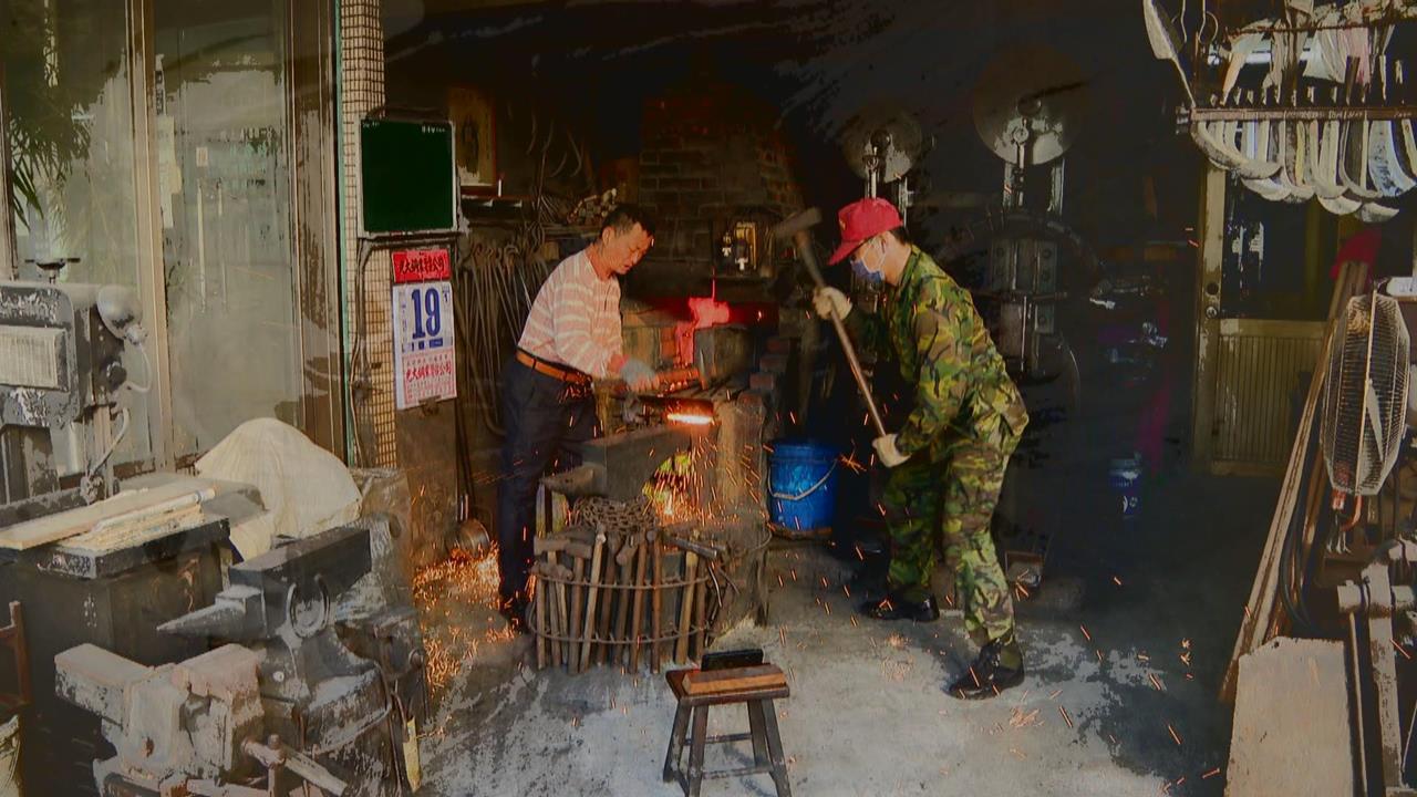 台中南屯老街僅存「犁頭店」　第四代返鄉扛80年老招牌