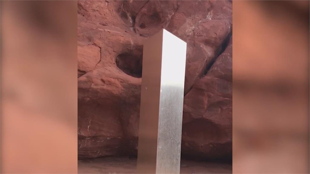 外星人真的來了？ 美猶他州沙漠驚現神秘金屬巨柱 高達3公尺