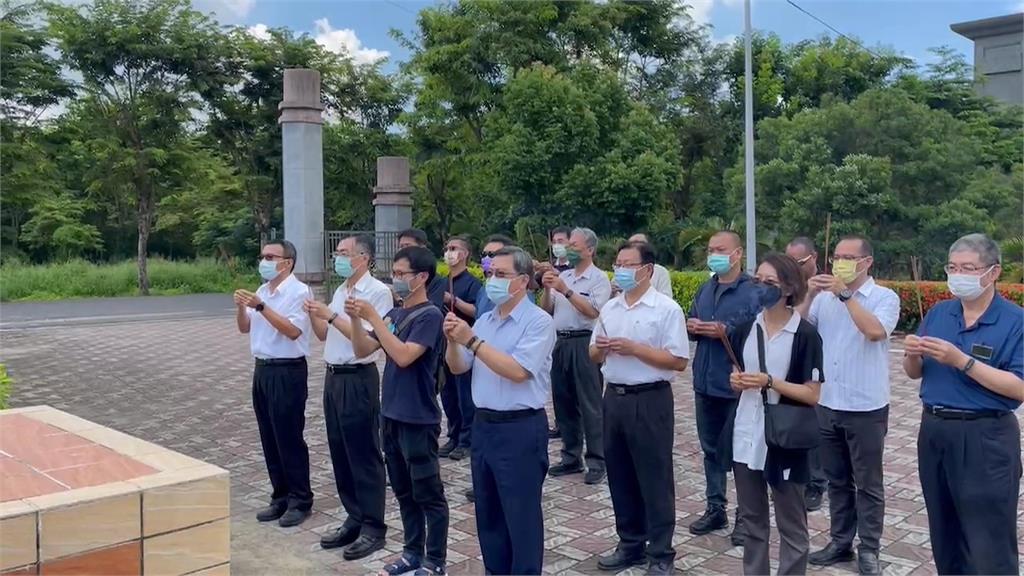 台南殺警案滿週年　警政署監督察率團陪同家屬上香祭拜