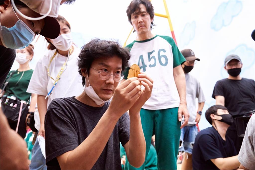 《魷魚遊戲》外銷韓傳統遊戲導演超欣慰 曝太喜歡這角色想寫雙胞胎讓她復活