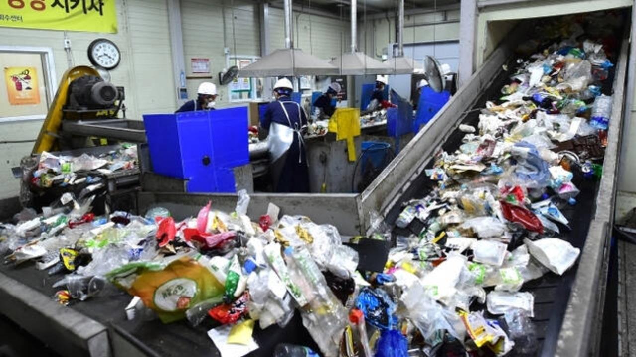 回收場輸送帶翻出「人體斷腿」！網爆料「駭人分屍內幕」秒刪文…鑑定結果曝光
