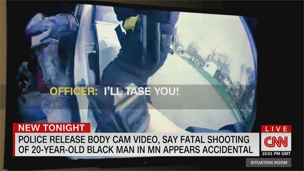 警誤將手槍當電擊槍 20歲非裔少年遭槍殺 民眾不顧宵禁抗議