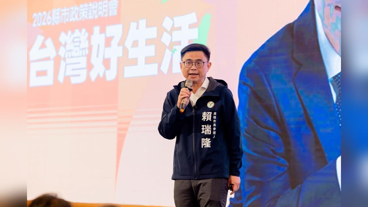 快新聞／高雄氣爆滿12年！賴瑞隆低調帶鮮花追思　卡片上1句話引網動容