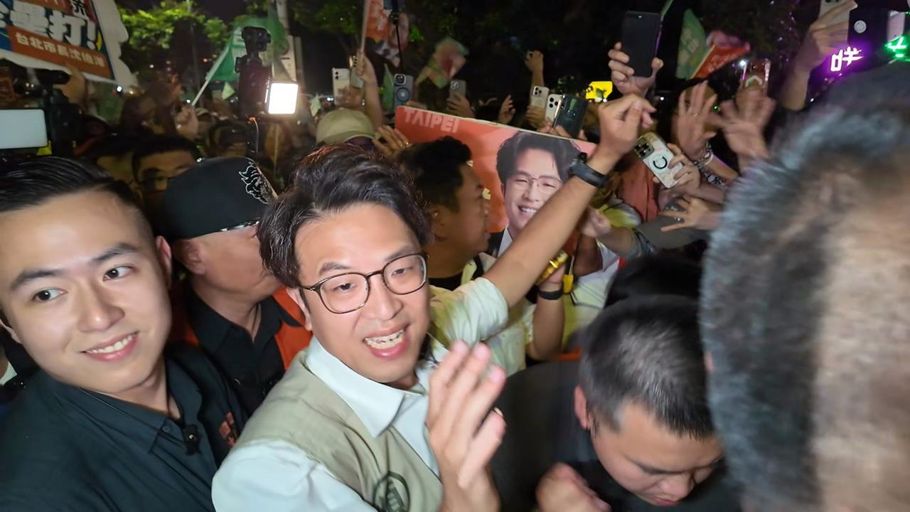 沈伯洋「替同學當保人」慘被連坐處罰！眷村老同學揭「他私下真面目」暖哭：這次挺你