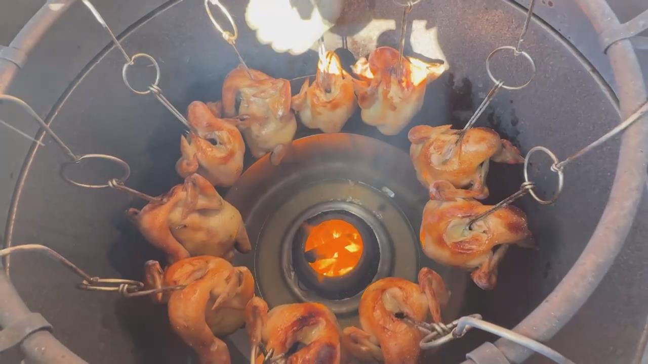 血庫拉警報！台中捐血送烤雞　大批民眾排隊挽袖捐熱血