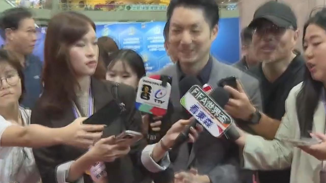 媒體狂追問中國人參政權　蔣萬安當機跳針「2字」被架離現場