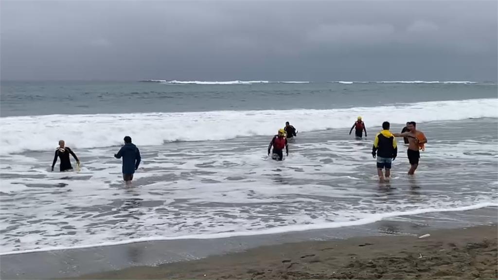 師帶10名學生至美麗灣戲水 17歲男同學遭浪捲