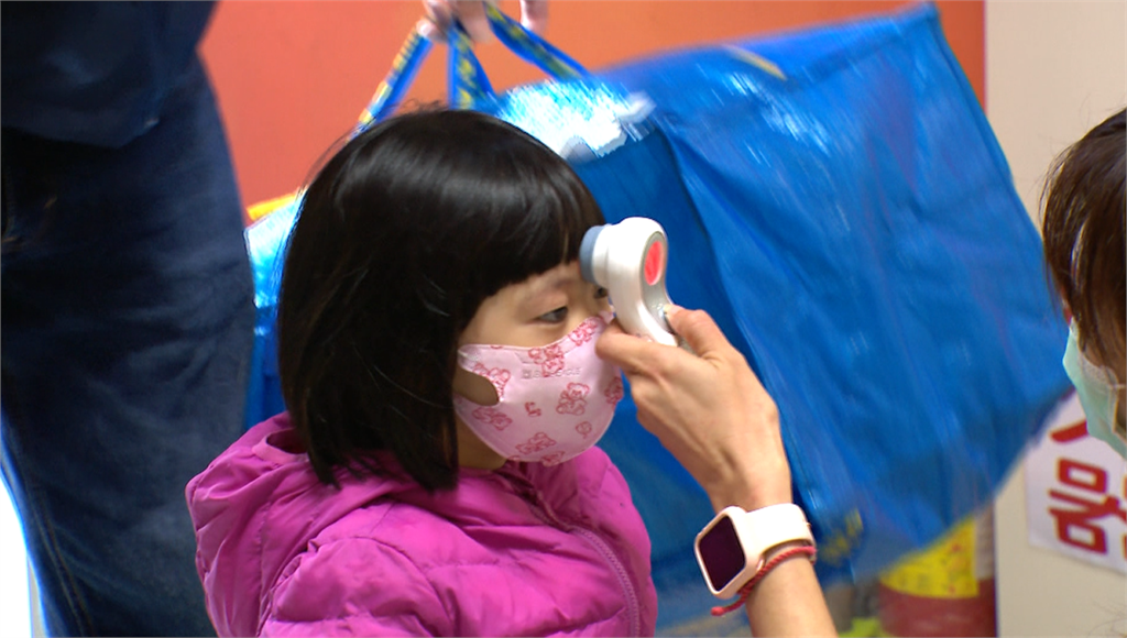 快新聞／因應開學防疫戰 2月27日起購買兒童口罩不限單雙號！