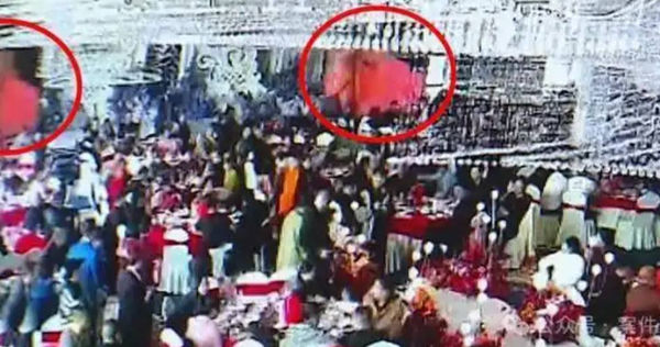婚禮上突播出「裸身不雅照」！賓客全錯愕　新娘當場崩潰