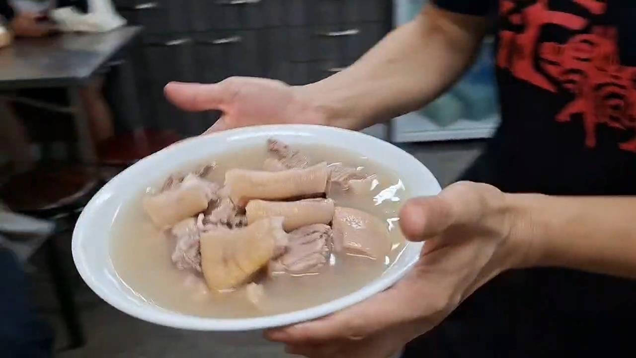 基隆名店分家！「同店面豬腳味道不同」　2老闆輪月經營價差50元