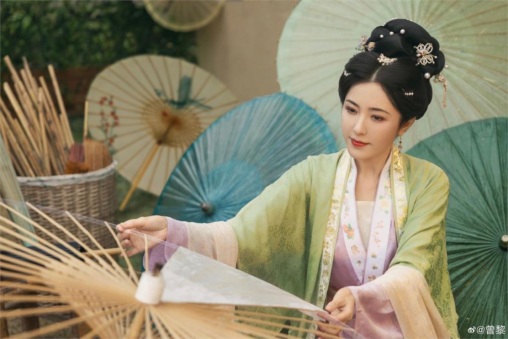 女星二手網轉賣粉絲禮物被抓包　團隊竟逼粉道歉被譏公關災難