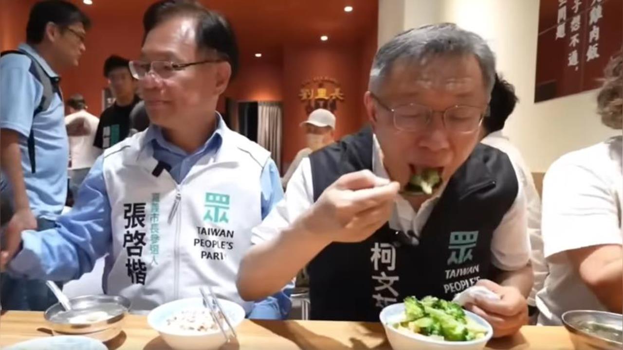 柯文哲吃飯「把2小菜全倒這」！掃盤影片瘋傳網酸：吃飯也拚容積率？