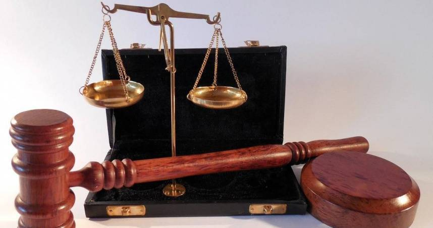 撿到手機「隨手丟草叢」慘了　法院判賠2.7萬：妥善保管失物屬法定義務