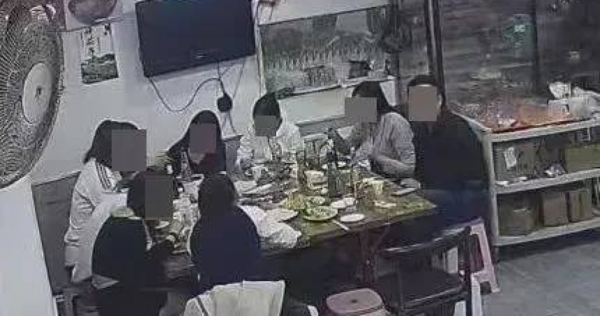 裝闊帶10女子吃燒烤卻逃單　男子事後找到老闆嗆聲「就是不給錢」