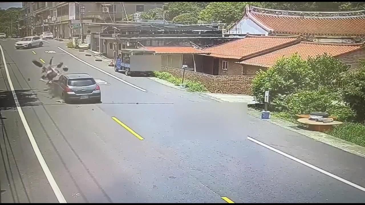 竹縣新埔女駕駛逆向撞死男騎士　「二度倒車」想掩蓋逆向事實