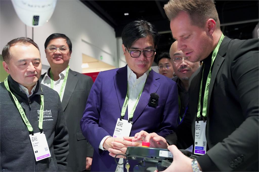 高雄加速AI產業升級　陳其邁率團體驗NVIDIA機器人