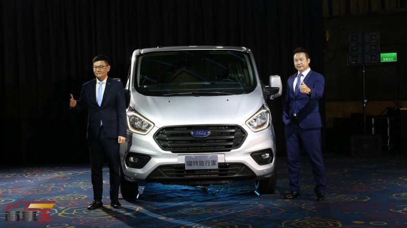 新臺幣 129.9 萬元起　Ford Tourneo Custom Kombi 入門九人座車型正式上