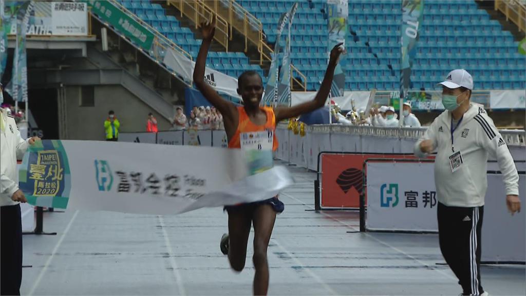 快新聞／台北城市馬拉松開跑 外籍選手終點未戴口罩遭質疑防疫漏洞