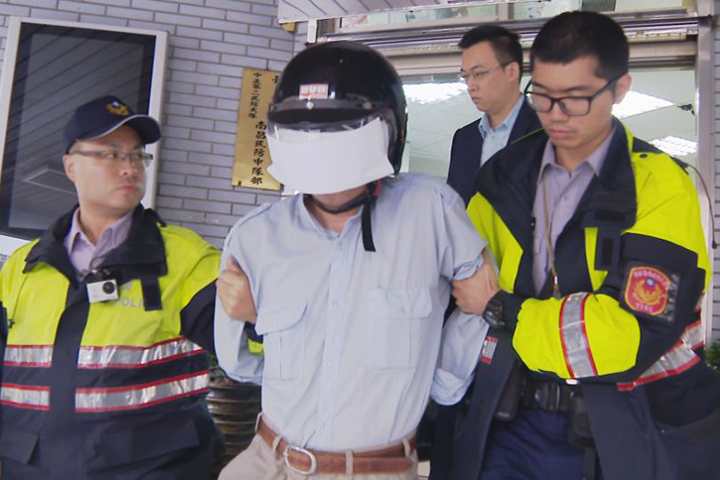 嫌親妹體味太重？ 男子竟持菜刀砍死妹
