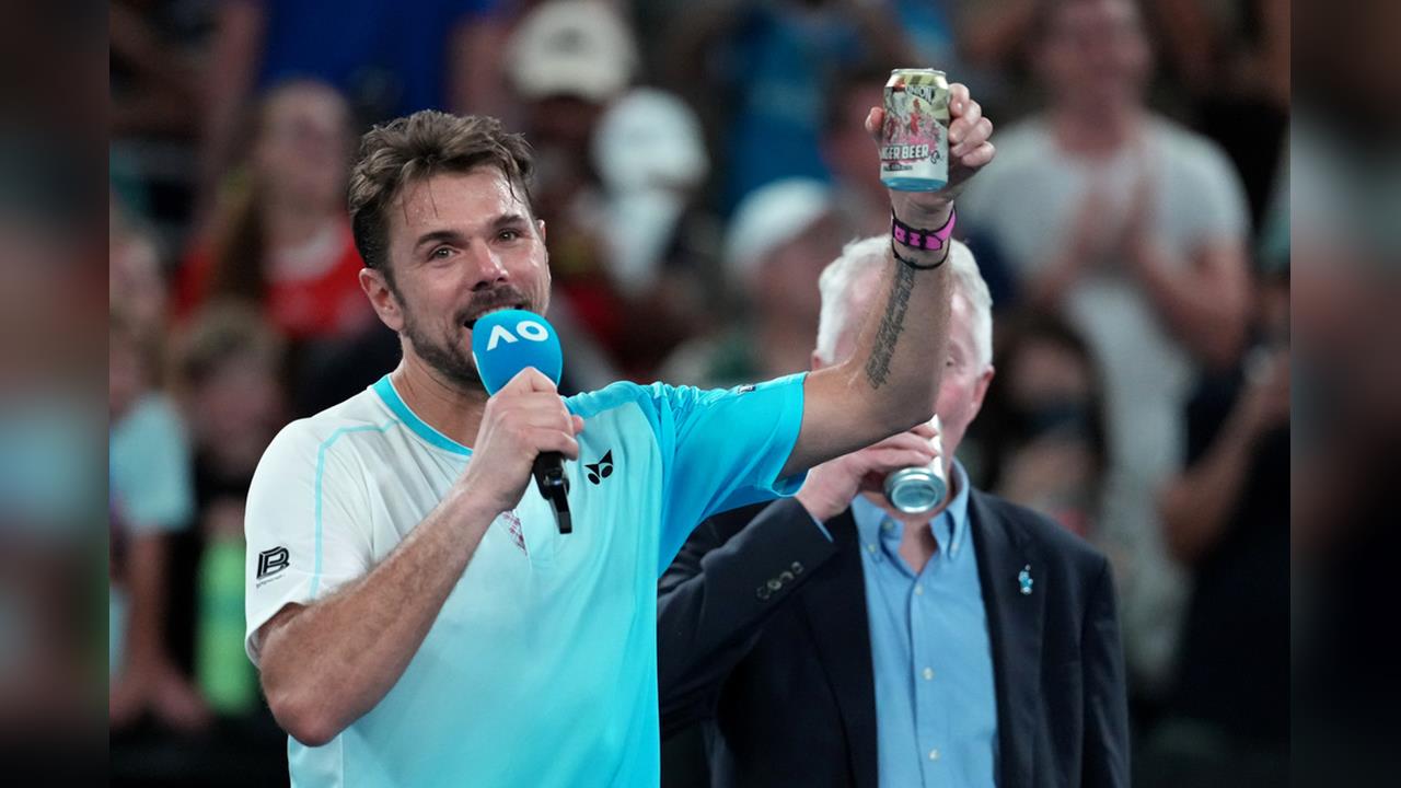 澳網(影)／最開心落敗選手！瑞士「單反」高手瓦林卡澳網最後一戰輸自備啤酒慶祝