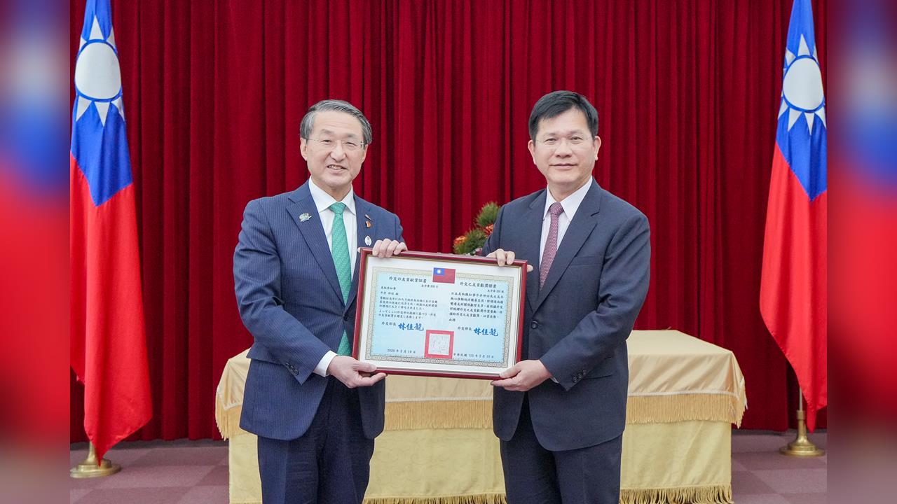 快新聞／〈朋友〉唱出台日情誼　林佳龍親頒「外交之友貢獻獎」予鳥取縣知事