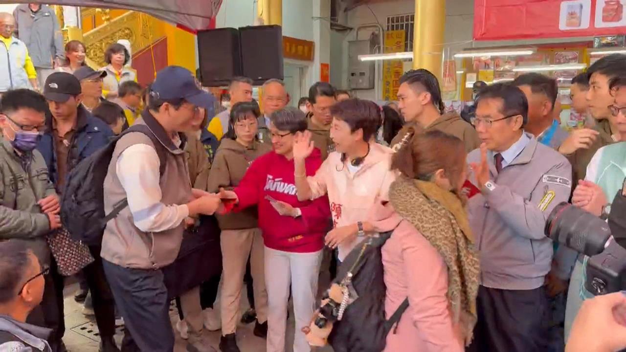 蕭美琴南下發放新年福袋 縣市長選將全到場衝選情