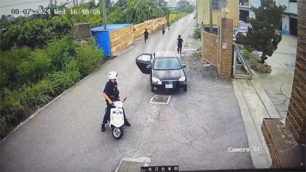 台南警路邊攔查可疑車輛　4逃逸移工「同步跳車」逃逸