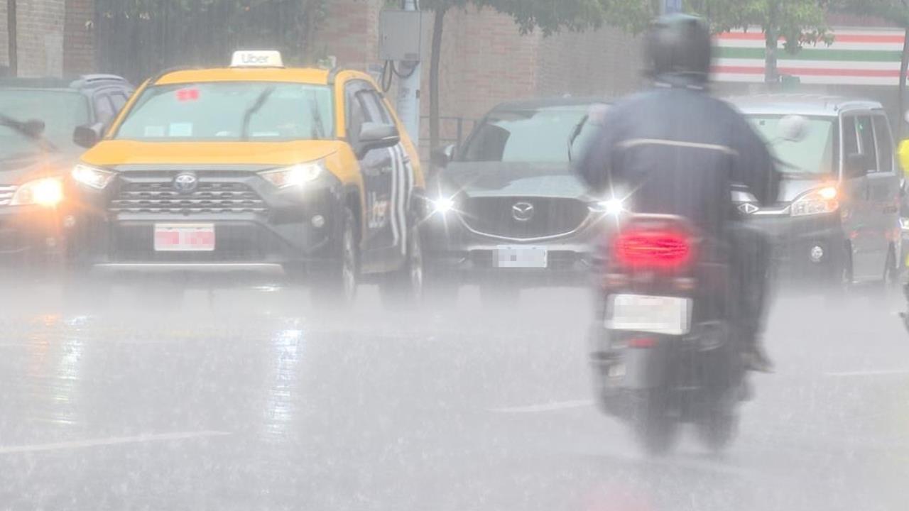 米克拉+西南氣流夾擊！全台雨彈來襲「這天」雨炸最猛、直到這天才停