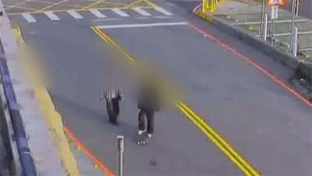 上武嶺玩命! 玩家陡坡溜滑板險墜谷 翻車狂滾畫面曝光