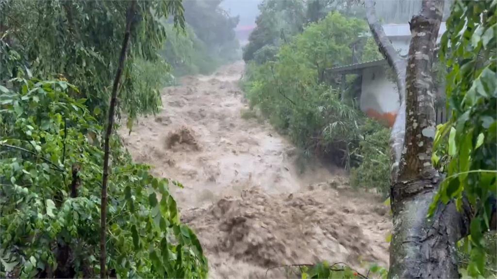 雲林古坑12條溪流達土石流黃色警戒　80人預防性撤離安置