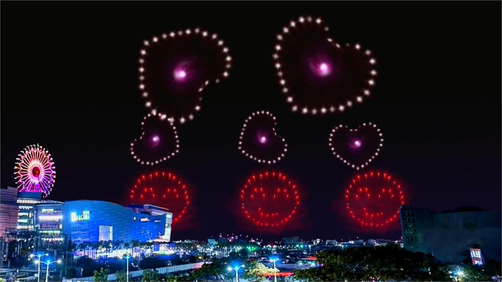 高雄跨年煙火拚場！　　250秒煙火秀呼應「2025愛你愛我」