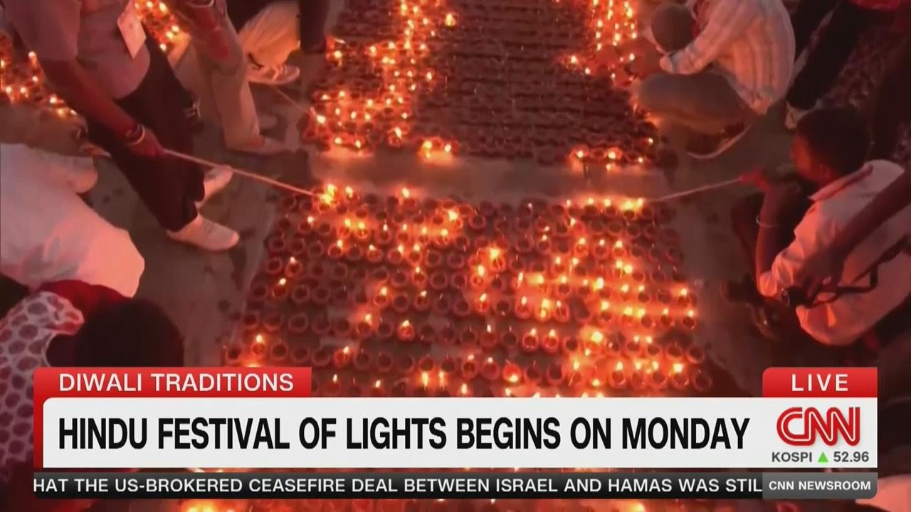 印度新德里鞭炮禁令解除　民眾放環保鞭炮慶排燈節