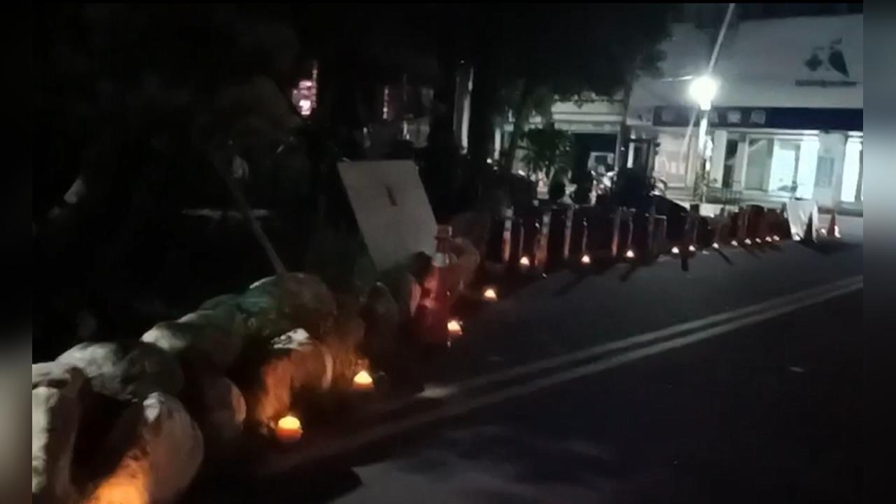 彰化員林市道路驚見「酥油燈大道」　用路人：農曆七月毛毛的