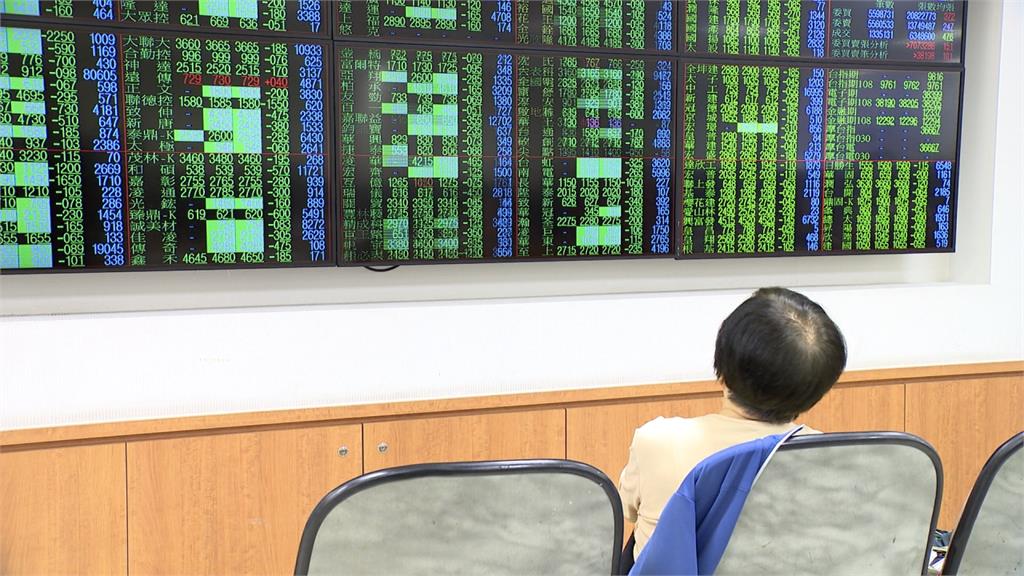 台積電下挫電子慘綠　台股早盤重挫588點回測半年線